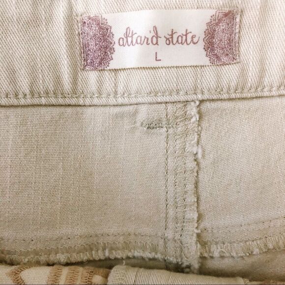 Altar’d State Beige Tribal Print Raw Hem Shorts - Picture 4 of 6